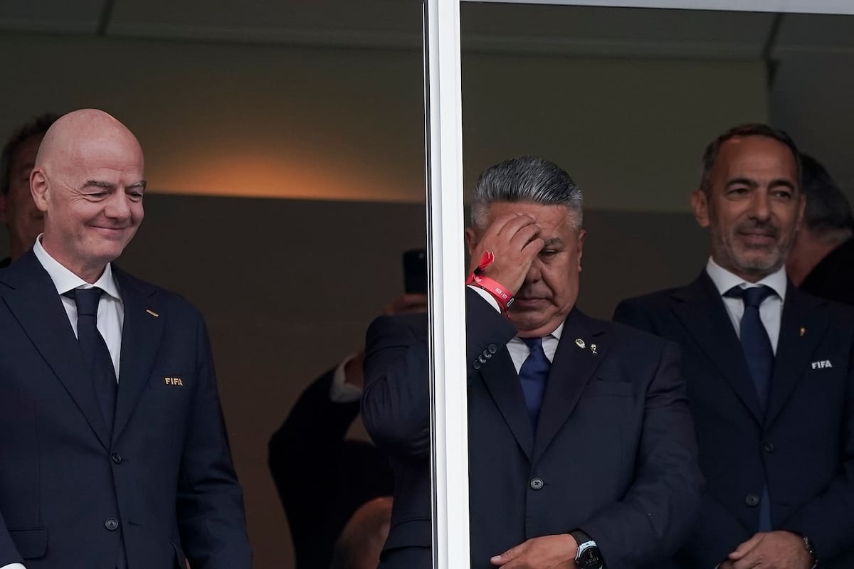 Claudio Chiqui Tapia y Gianni Infantino en el Mundial 2026: mientras la selección avanza, el FBI investiga las finanzas de la AFA en Estados Unidos
