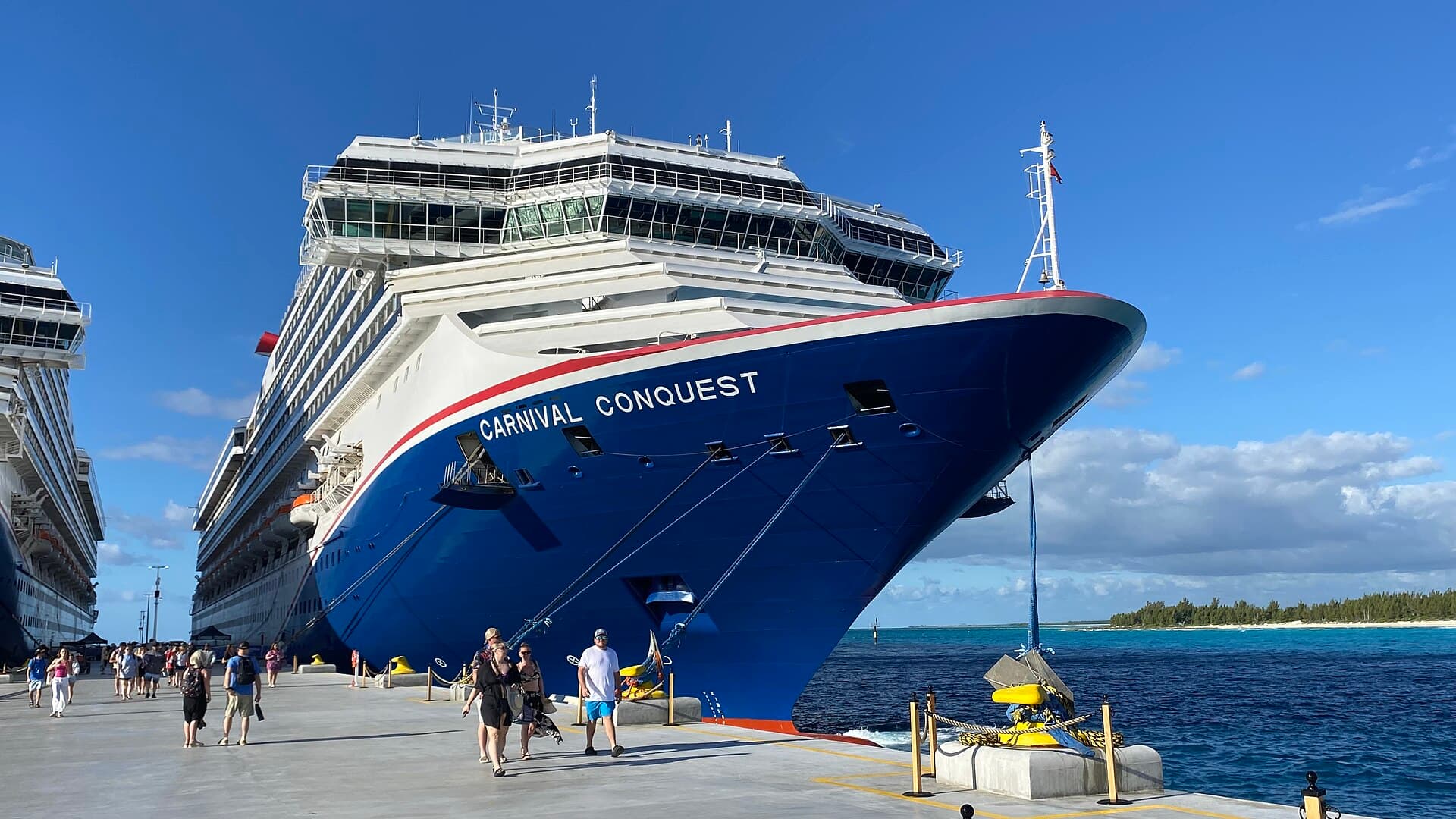 Una madre de Florida deja a sus cuatro hijos solos, incluido un bebé de dos meses, para irse de crucero a Bahamas