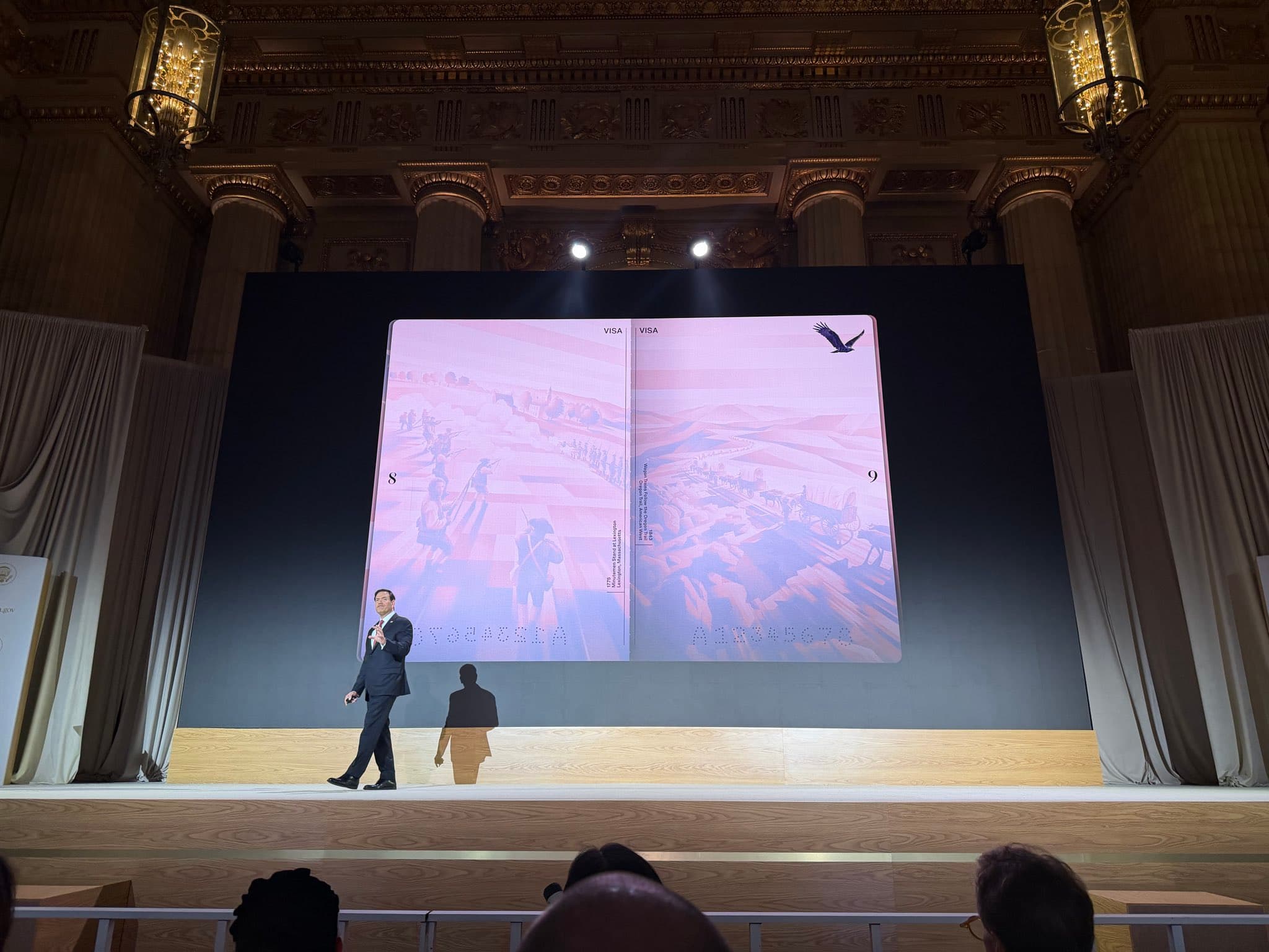 El pasaporte de EE. UU. de 2028 se llamará «Flight of the Eagle»: más oro y un águila que «vuela» al hojear