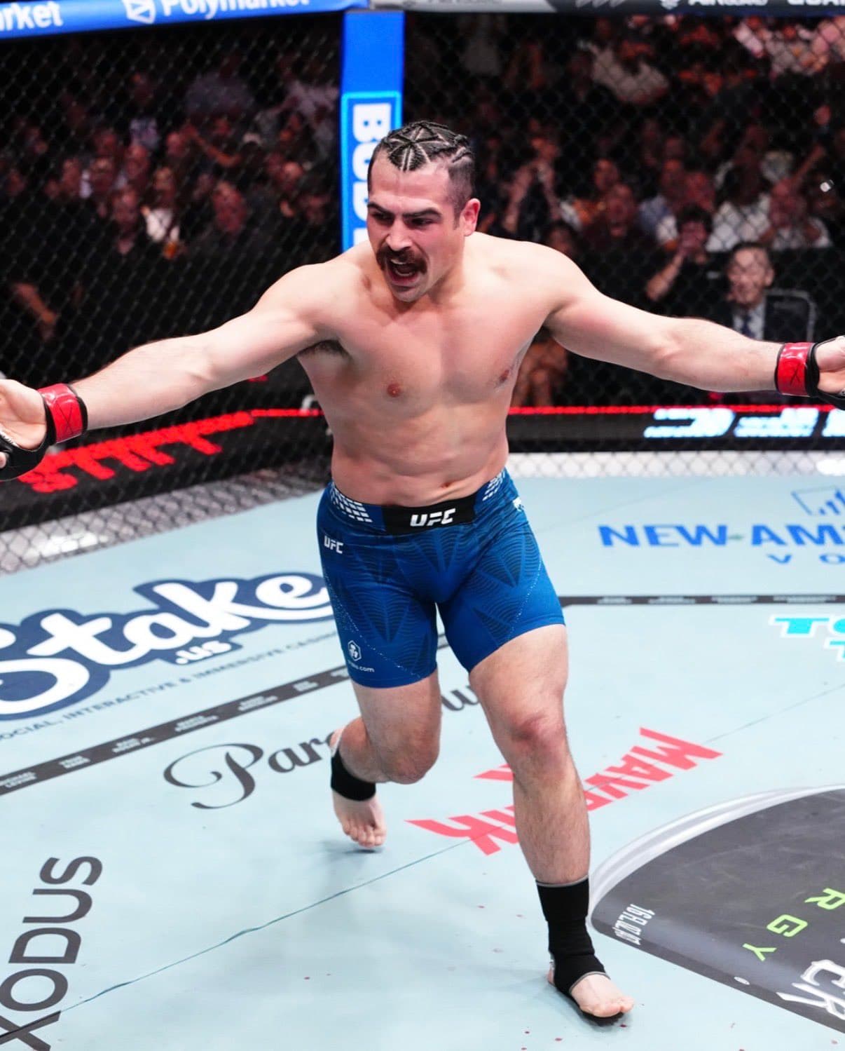 Un diputado del sheriff de Miami-Dade debuta en la UFC con victoria